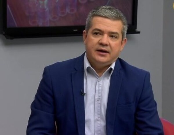 Pediatra paraguayo instó a los padres que controlen qué «influencer» siguen sus hijos