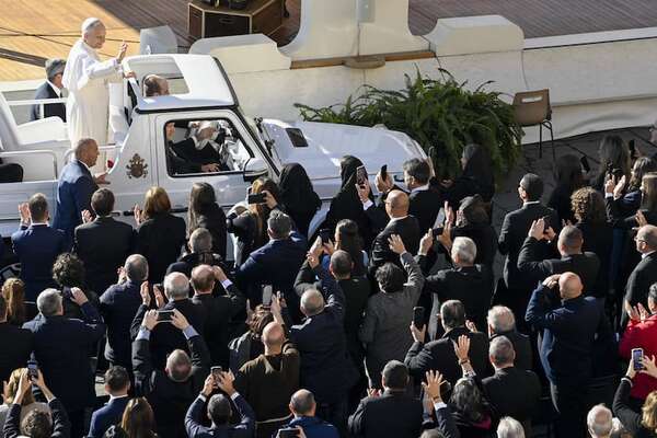 El papa pide “herramientas” para controlar el uso que hacen los niños de la tecnología - Mundo - ABC Color