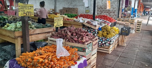 Superproducción frutihortícola genera ofertas y dinamiza la economía local en Encarnación