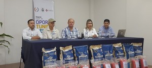 Gobierno de Itapúa recibe 1.300 bolsas de semillas de maíz híbrido donadas por la Coordinadora Agrícola del Paraguay