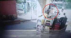 Popular / Una madre tarova agredió y amenazó a un alumnito de 10 años