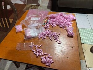 Popular / Ojepilla drogas en frascos tipo “pino”