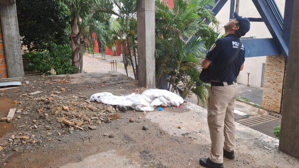 Popular / Obrero falleció al caer del sexto piso de un edificio en obras