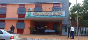 Funcionarios y concejales de Escobar denuncian atraso en el pago de salarios - Nacionales - ABC Color