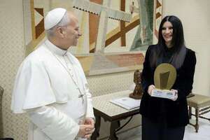 Laura Pausini visitó al papa León XIV en el Vaticano - Gente - ABC Color