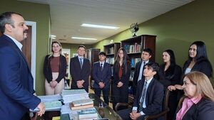 Estudiantes de Derecho de la UNI visitaron el Palacio de Justicia de Asunción
