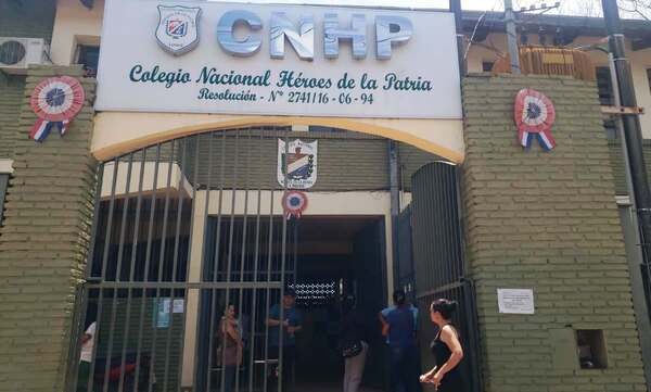 Apartan a 2 docentes por presunto acoso en Colegio de Luque •