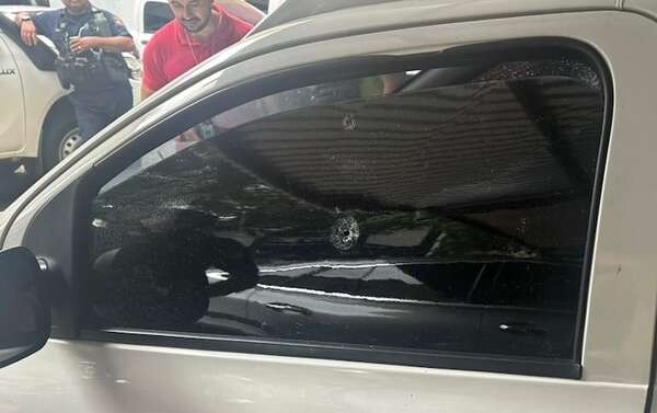 Video: empleado frustra millonario robo con maniobra de película en medio de disparos  - ABC en el Este - ABC Color