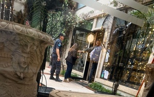 La DNIT interviene joyería Della Poletti por presunto contrabando de relojes de lujo