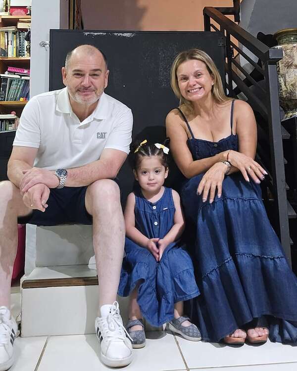 Carlos Troche está de cumpleaños y su esposa le dedicó un tierno mensaje - Gente - ABC Color