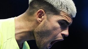 Carlos Alcaraz accede a semifinales en Turín