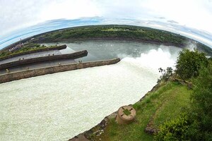 Itaipú reabrió las compuertas del vertedero por segunda vez y cautivó a los visitantes | DIARIO PRIMERA PLANA