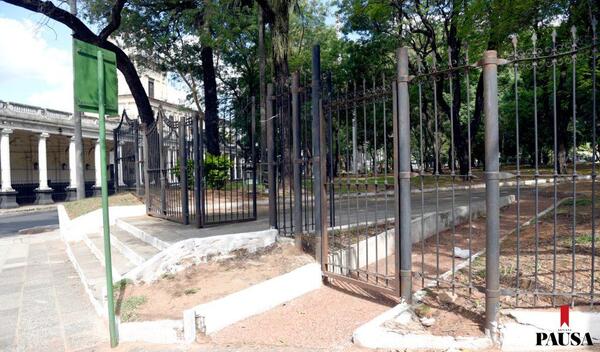 Arquitectura hostil | Pausa