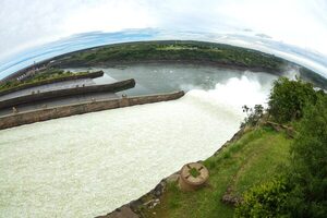 Itaipú abre nuevamente las compuertas del vertedero y deslumbra a los visitantes - ADN Digital