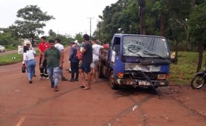 Violento choque frontal deja a motociclista herido en el km 10 Acaray 