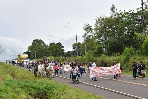 Desmantelan equipos de un puesto de salud que funcionaba en una casa particular y los trasladan a su local propio, que se encuentra en pésimo estado - Nacionales - ABC Color