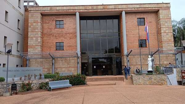 Ordenan prisión preventiva a docente imputado por abuso sexual de una alumna de 11 años en Villarrica - Nacionales - ABC Color