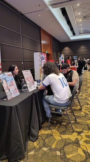 Más de 1.500 jóvenes exploraron oportunidades educativas en la IE Expo 2025 - MarketData