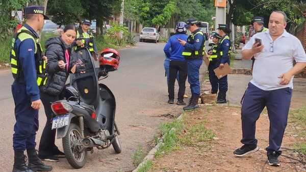 Video: Denuncian que PMT de Ñemby realiza barreras irregulares y monta mesa recaudadora