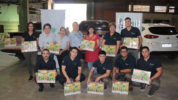 Movimiento cooperativo entrega materiales educativos al MEC para la implementación de la Educación Cooperativa en 2026