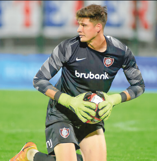 Crisis Salarial en San Lorenzo Afecta a Orlando Gill