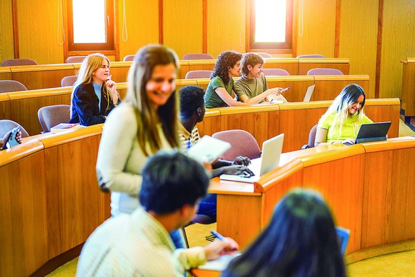 Mujeres STEM: España Rezagada en Formación Tecnológica