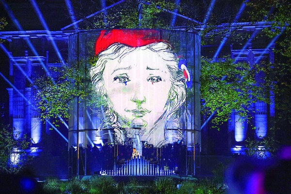 Rock y Campanas Recuerdan a Víctimas de Atentados 2015