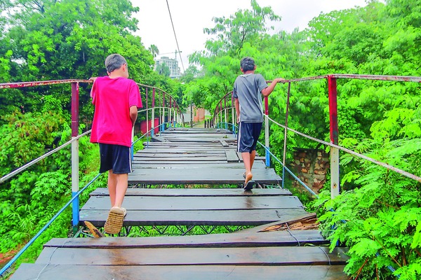 Urgen Reparar Puente Mangoré Destrozado en Asunción