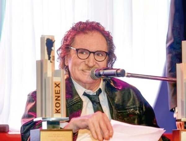 Charly García recibe el premio Konex de Brillante