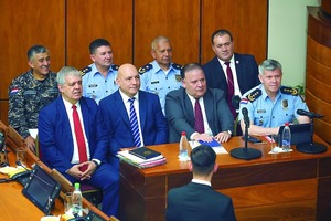 Riera Responde a Núñez: Depuración Policial No Retrocede