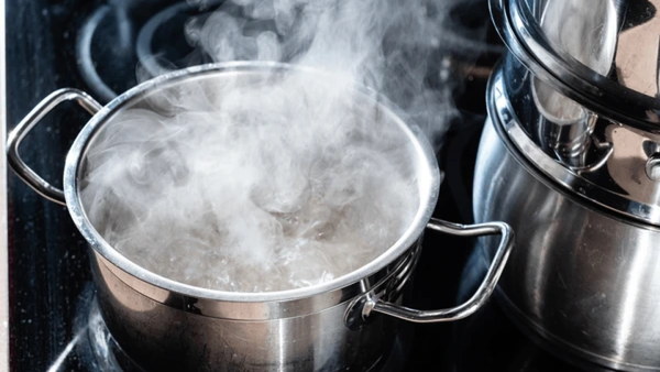 Suegra le quemó con agua caliente a su nuera luego de una discusión