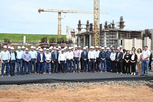 Popular / Santi Peña destaca reinicio de obras en Aña Cuá