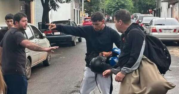 La Nación / Un alumno fue atacado por dos motociclistas y sufrió un corte al defender a su profesor