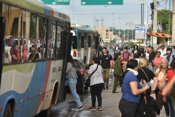 Vecinos reclaman transporte y autoridades advierten colapso - Portal Digital Cáritas Universidad Católica