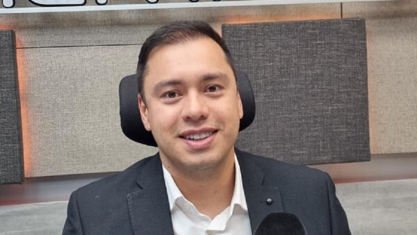 Prieto pide a la oposición “pisar tierra” y argumenta su apoyo a Johanna en Asunción