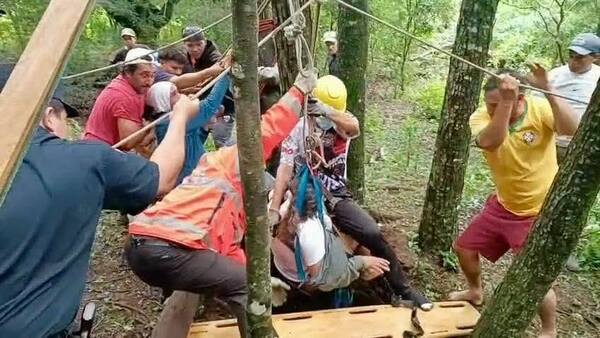 Popular / ¡Doña fue rescatada luego de caer en un pozo!