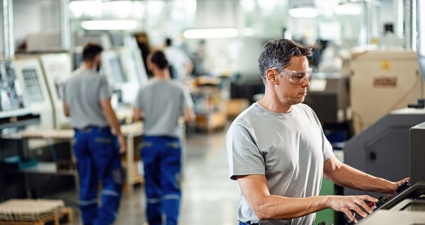 En un año, se crearon unos 64.000 nuevos empleos formales en el país, según MTESS