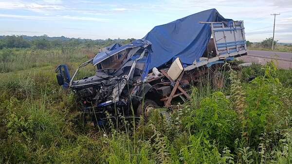 Varios heridos tras choque frontal entre un colectivo y un camión en la ruta PY03 - Nacionales - ABC Color