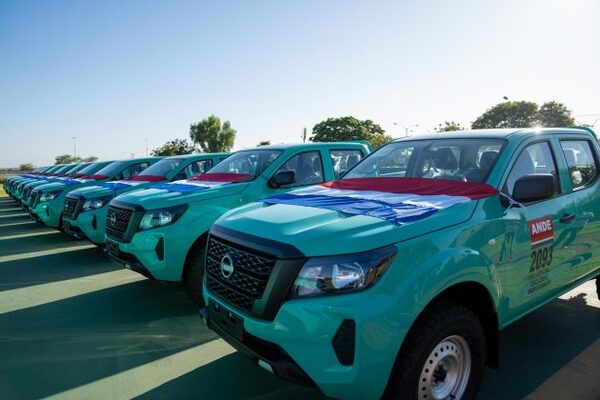 ANDE incorpora 50 nuevos vehículos para fortalecer presencia y atención en comunidades de todo el país