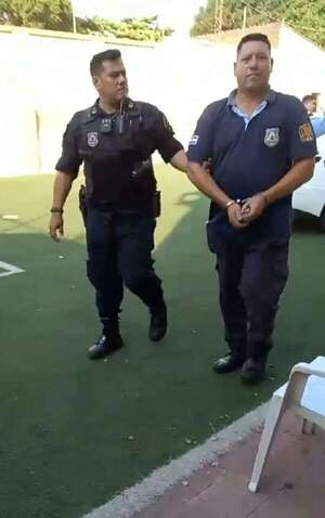 Guardiacárcel estará tras las rejas 10 años por meter marihuana y caña a la cárcel - Nacionales - ABC Color