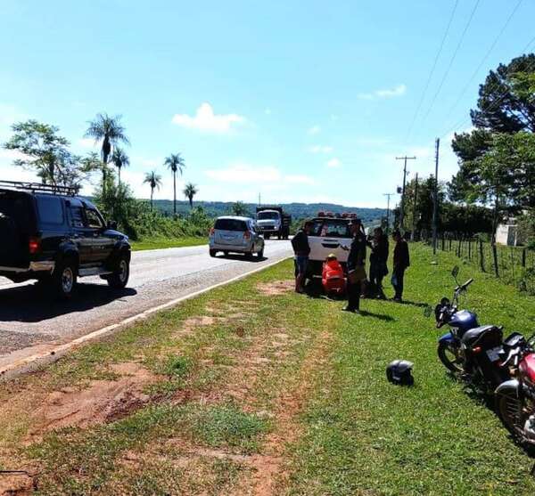 Carapeguá: baches causan accidente y dejan a motociclista lesionada - Nacionales - ABC Color