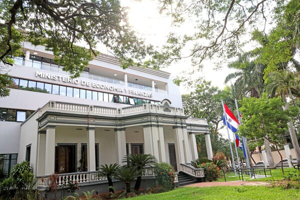 Déficit fiscal alcanza 1,1% del PIB a octubre y mantiene rumbo hacia meta 2025, según el MEF - MarketData