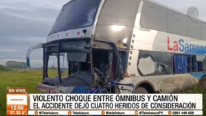 Choque entre ómnibus y camión deja cuatro heridos en San Estanislao