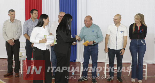 EBY CUMPLIÓ PAGO DE BECAS A UNIVERSITARIOS Y ENTREGÓ APORTES A PRODUCTORES