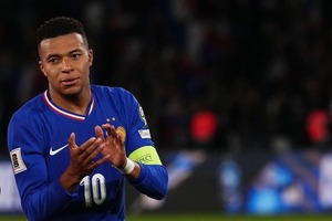 Mbappé Llega a 400 Goles Más Joven que Messi y CR7