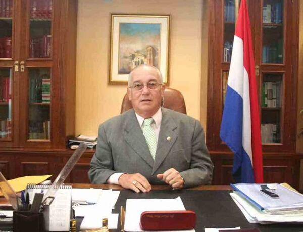 Emiten orden de captura contra el exministro Bajac