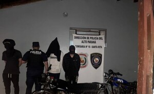 Recuperan moto hurtada y detienen a tres personas 