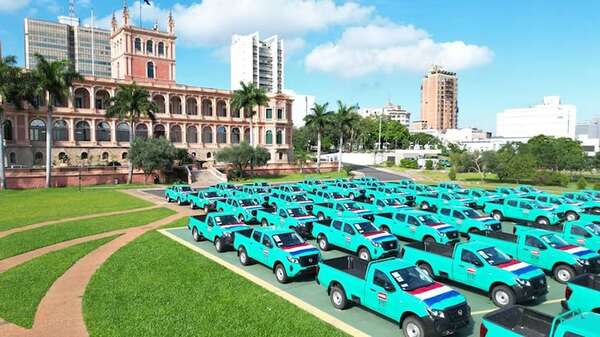 ANDE incorpora 50 nuevas camionetas - Economía - ABC Color