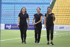 Popular / ¡Trío de mujeres en el partido de Guaraní y Nacional!