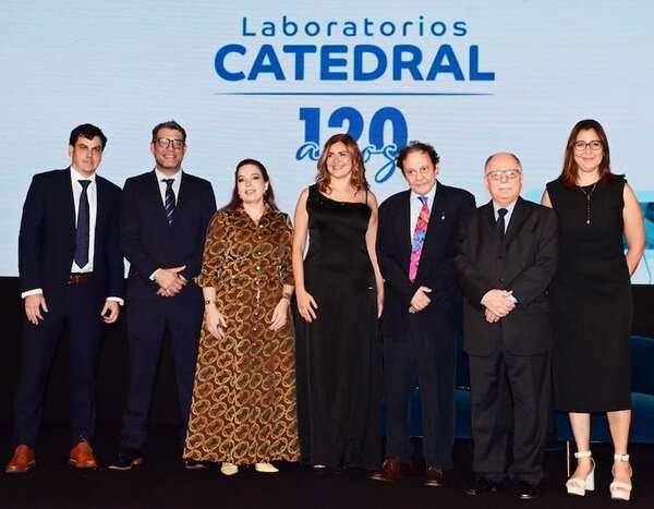 120 años de historia: Laboratorios Catedral honró su legado junto con la comunidad médica - Sociales - ABC Color